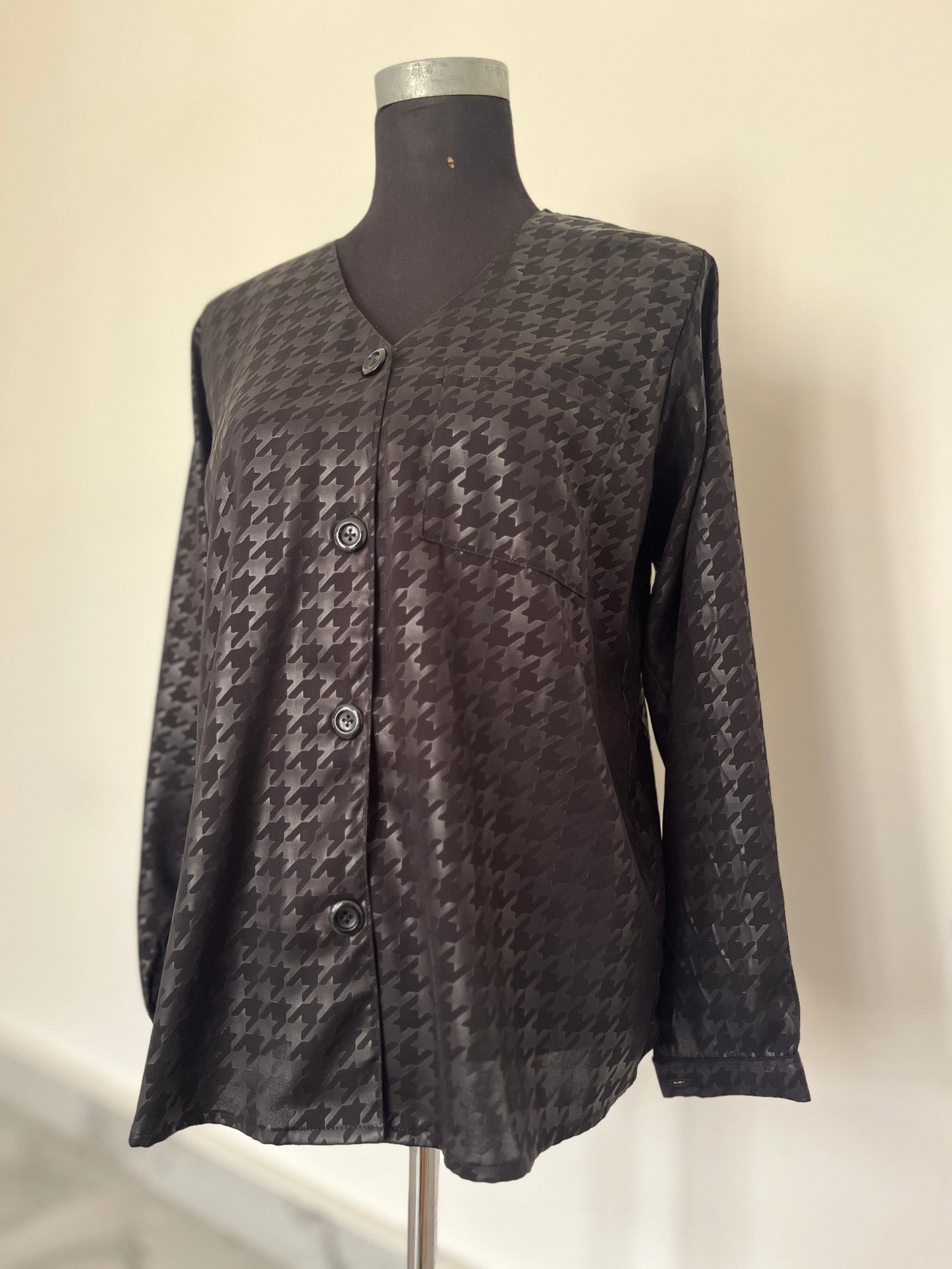 بلوزة حرير كم 3/4 Sleeve Black Silk Blouse