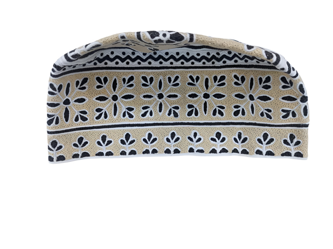 كمة عمانية مقاس ١١ ونص Omani Kumaa size 11.30 inch