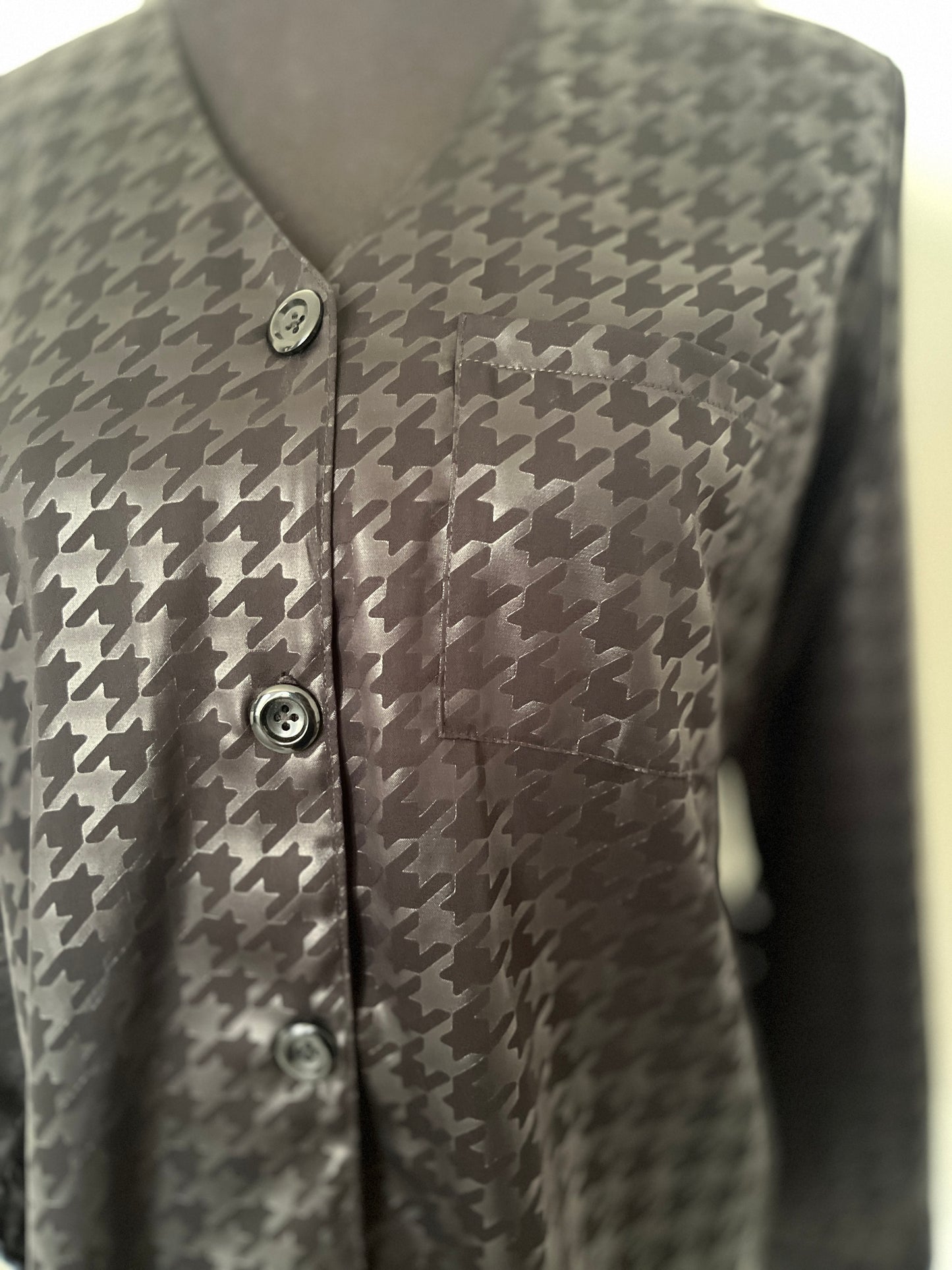 بلوزة حرير كم 3/4 Sleeve Black Silk Blouse