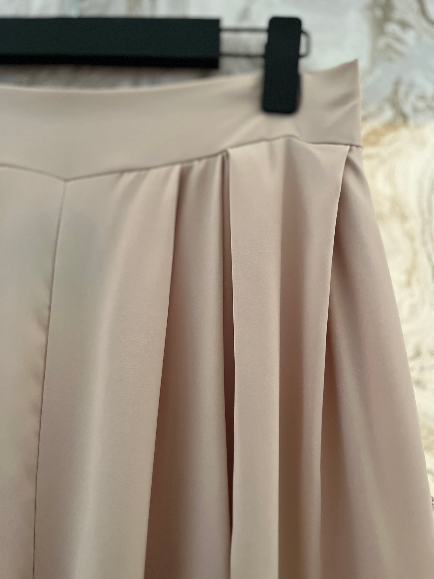 سروال نسائي طويل واسع الساقين فضفاض مع حزام مطاطي محكم Very Wide Leg Beige Trousers polyester
