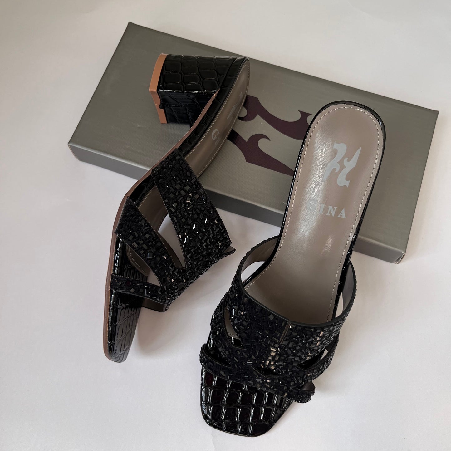 حذاء نسائي صندل بمقدمة مربعة وكعب عريض أسود Black square toe sandal block heel