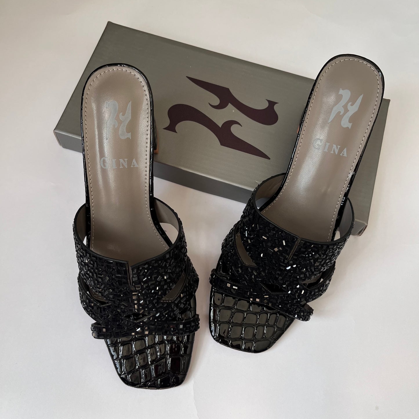 حذاء نسائي صندل بمقدمة مربعة وكعب عريض أسود Black square toe sandal block heel