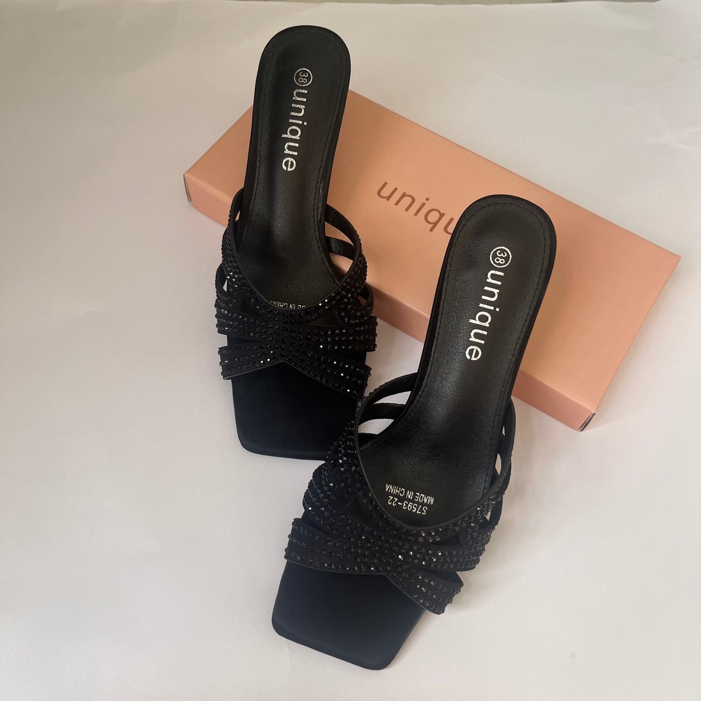 صندل نسائي بمقدمة مربعة وكعب عريض أسود Black square toe sandal block heel