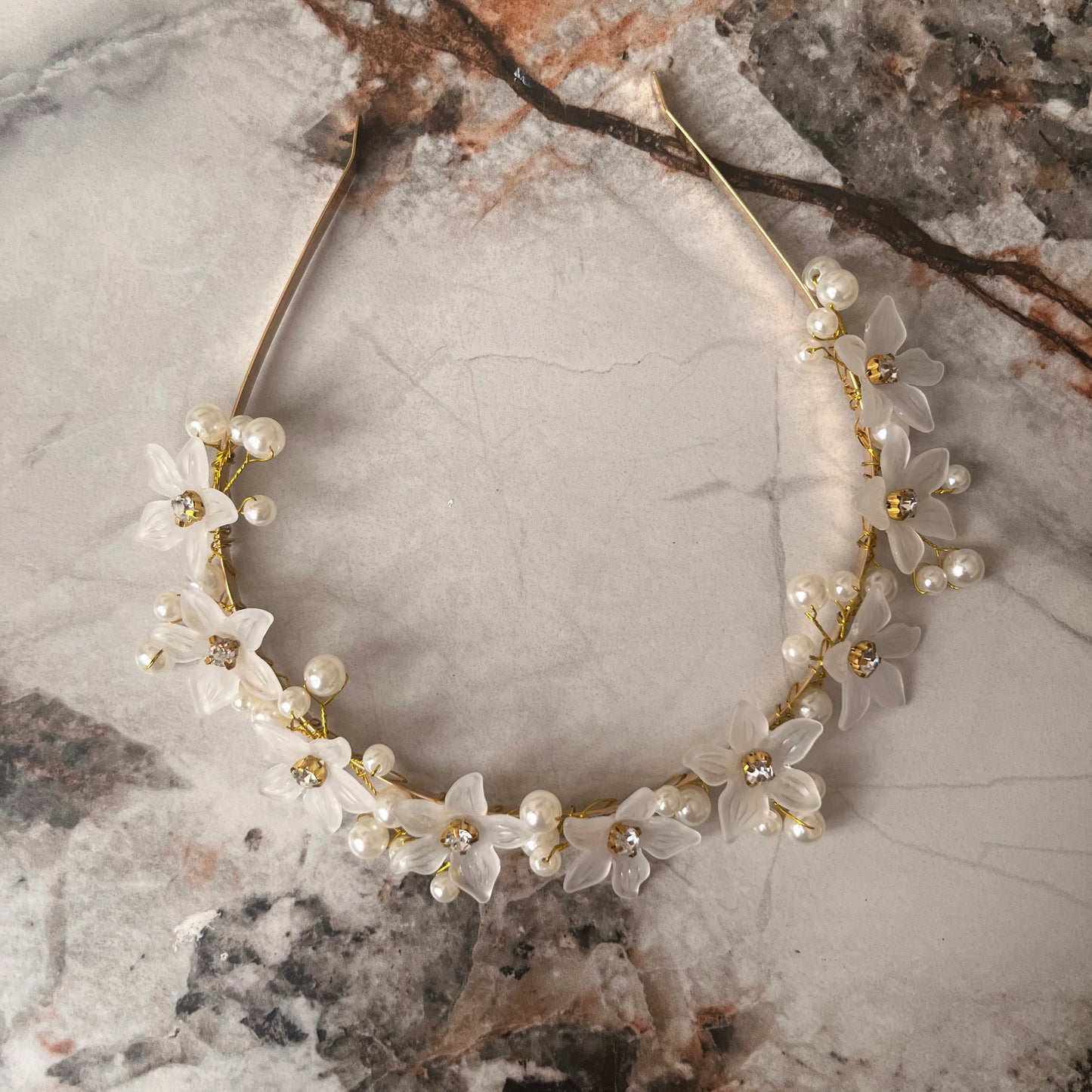 تاج أنيق ذهبي مزين بخرز ولولو Chic golden pearl girls headband