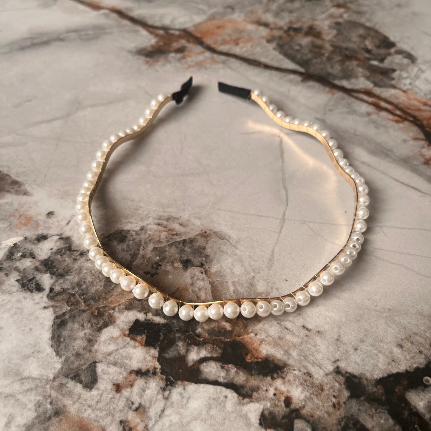 Chic pearl crown with zigzag design