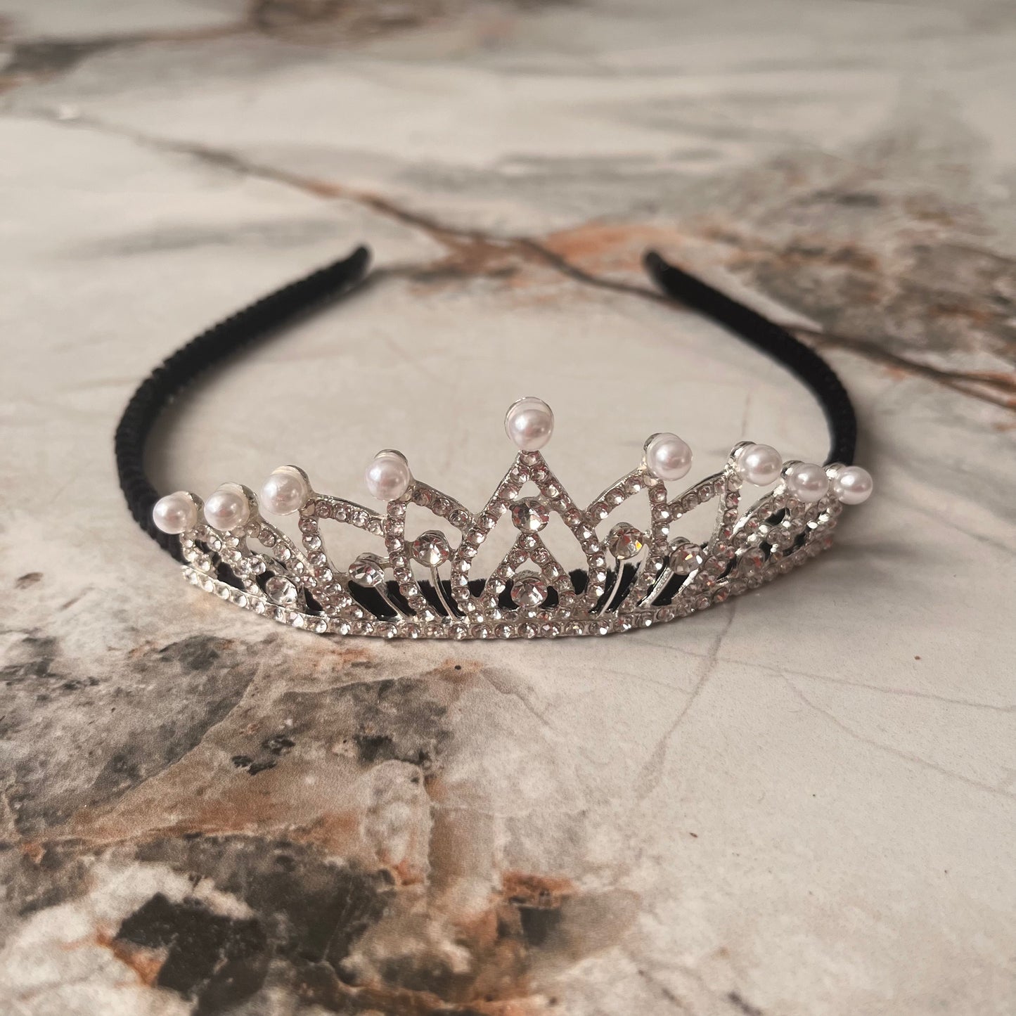 تاج أنيق مزين بفصوص ولولو Chic pearl girls crown