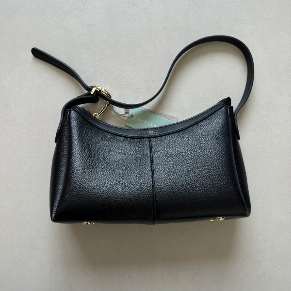 شنطة كريسبيلا حجم وسط أسود
Chrisbella Black hand bag
الستايل : يومي كاجوال
اللون : أسود
الحجم : متوسط
المادة الخارجية : جلد
النمط : مزين بشعار الماركة
إغلاق/ الرباط: سحاب