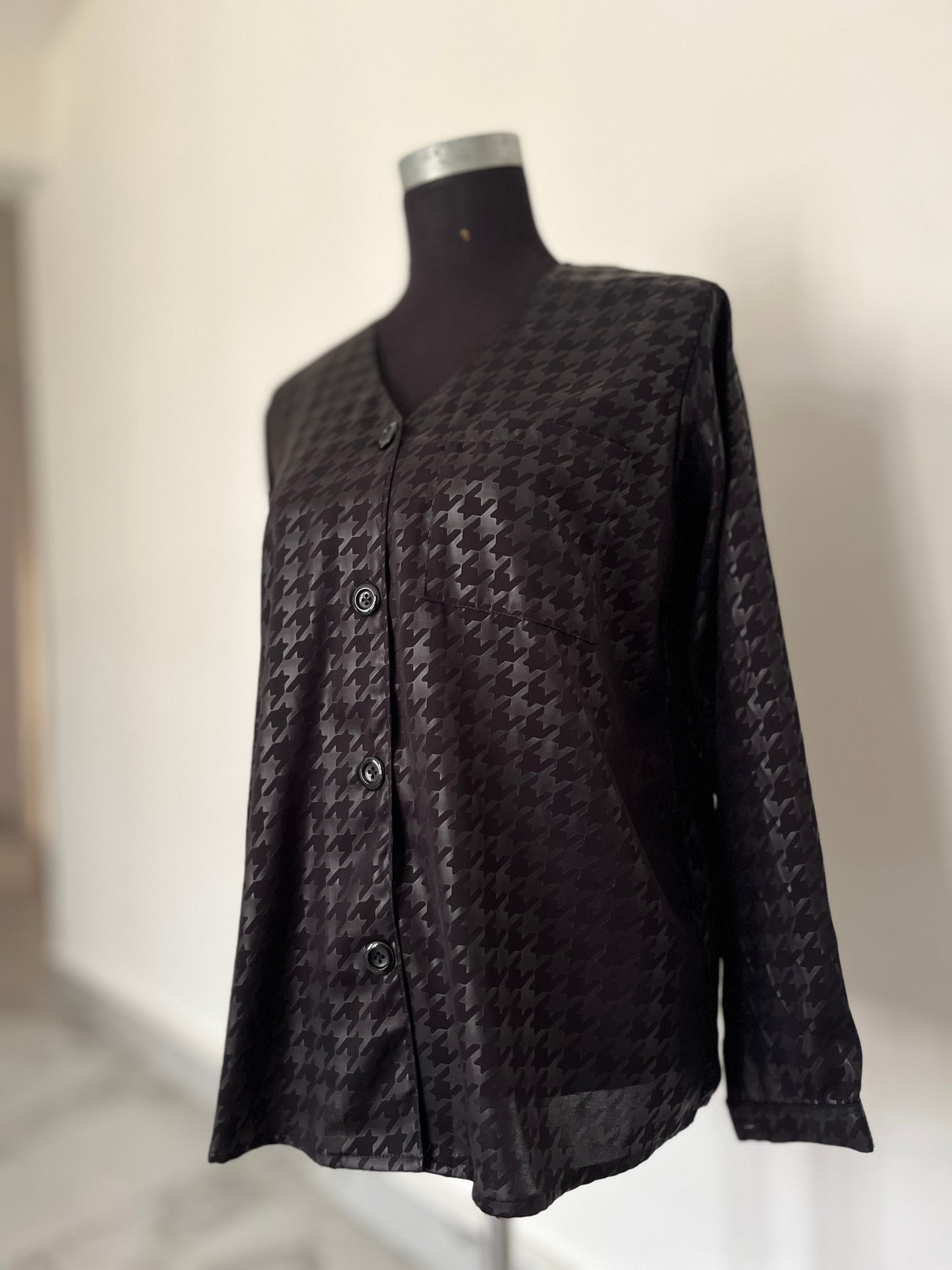 بلوزة حرير كم 3/4 Sleeve Black Silk Blouse