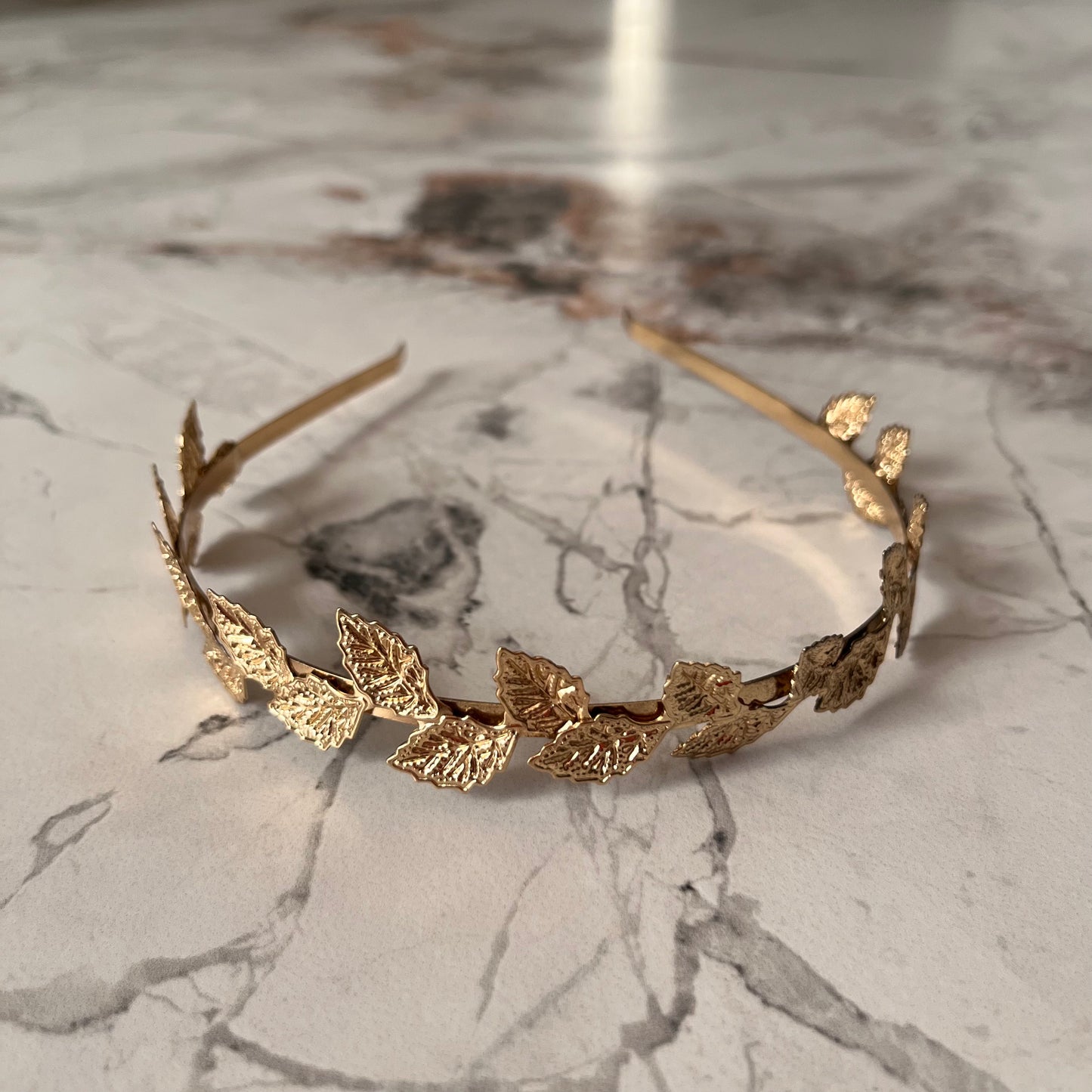 تاج أنيق ذهبي أوراق صغيرة Elegant small gold leafs headband