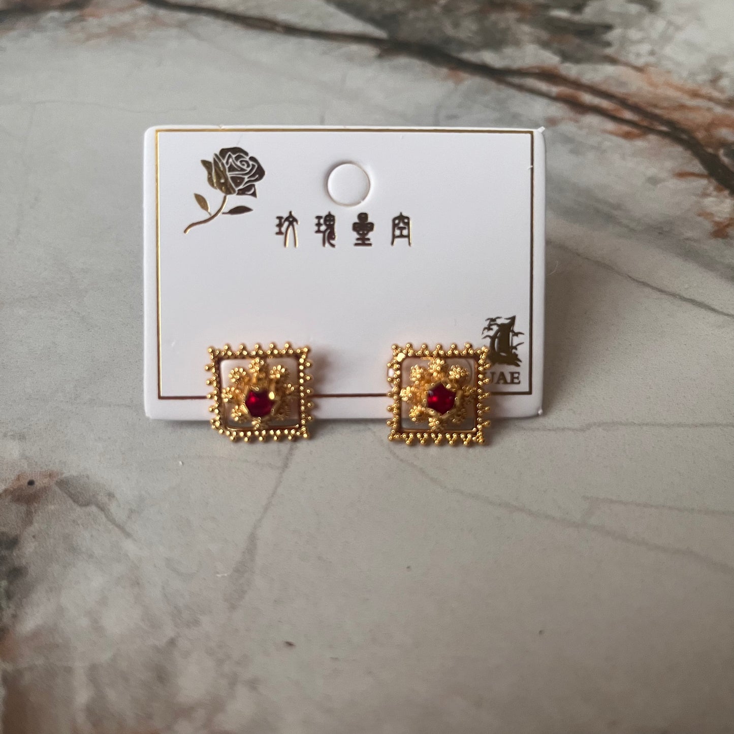 Elegant women's earrings, 1 pc أقراط نسائية أنيقة قطعة واحدة