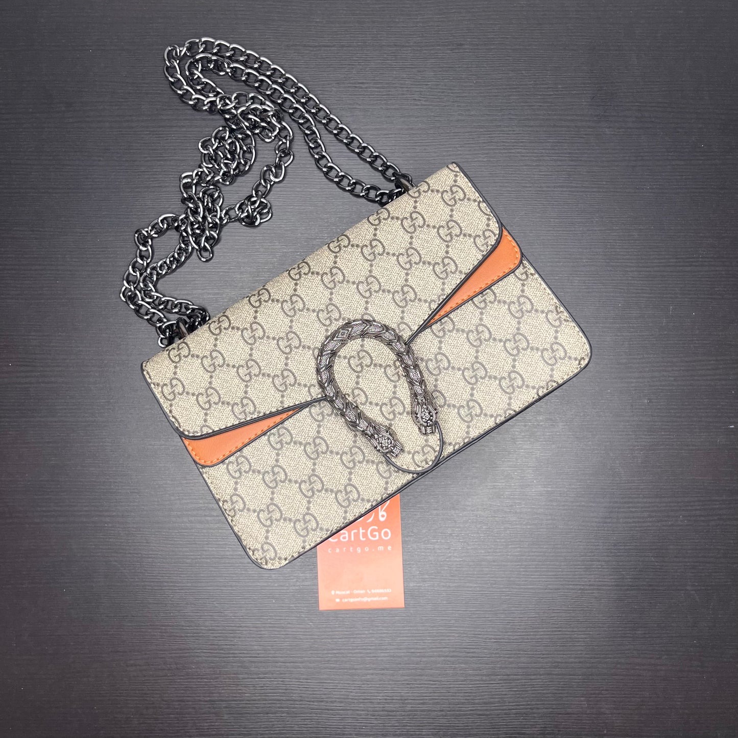 شنطة كتف بلون بني ونمط GG صغيرة Small GG pattern brown shoulder bag