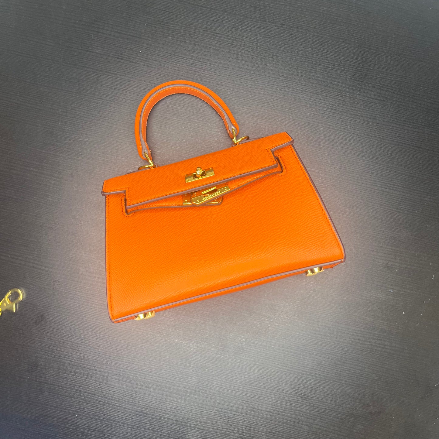 شنطة ميني بلون برتقالي صغيرة Mini orange shoulder bag