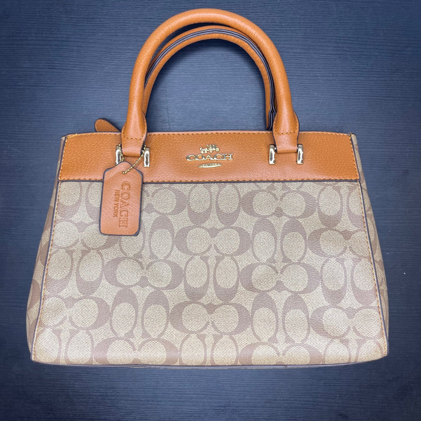 كبيرة CC شنطة بلون بني ونمط Large CC pattern brown bag