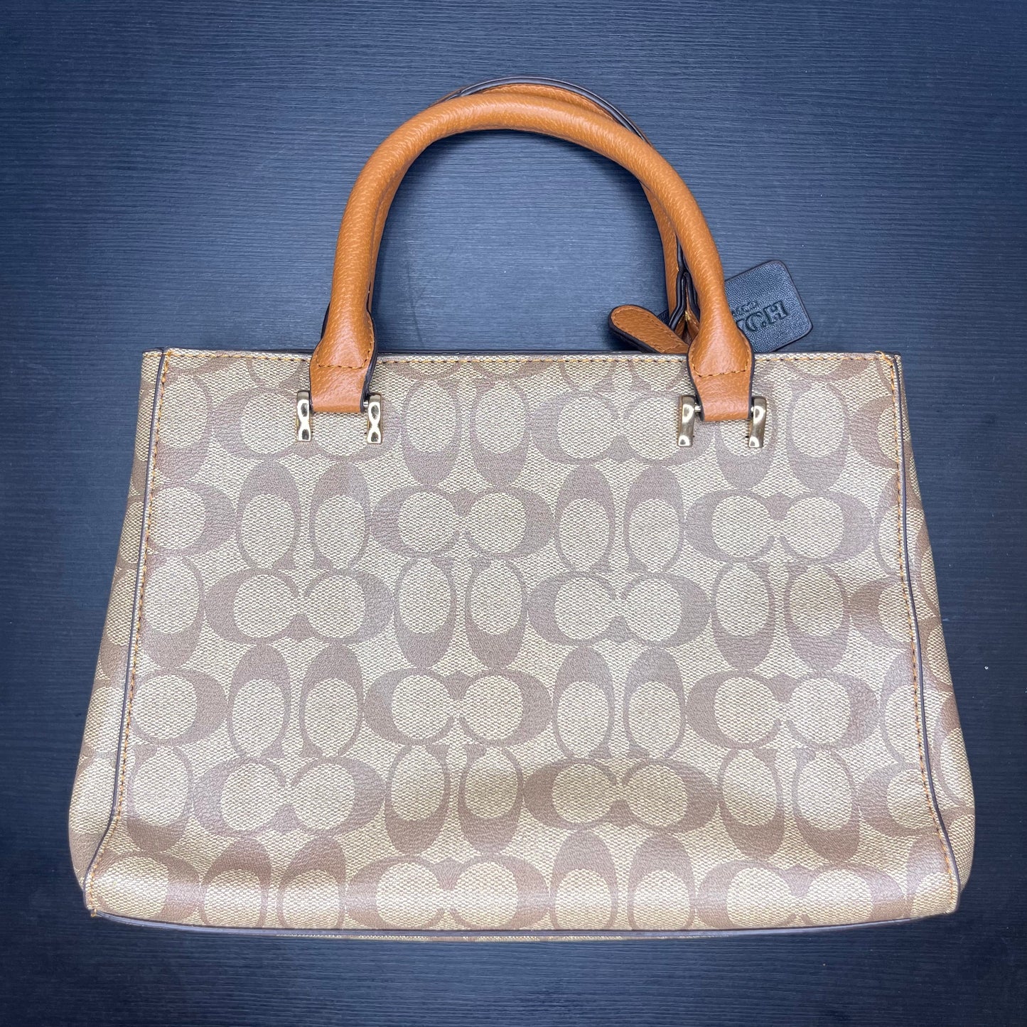 كبيرة CC شنطة بلون بني ونمط Large CC pattern brown bag