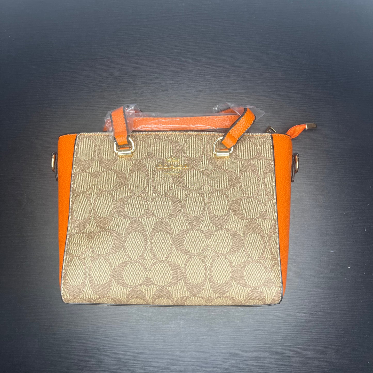 شنطة يد حجم وسط بلون برتقالي Medium orange shoulder bag