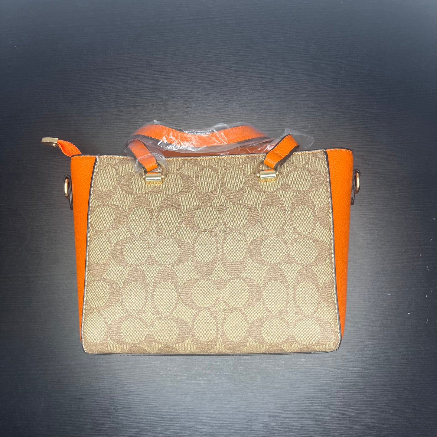 شنطة يد حجم وسط بلون برتقالي Medium orange shoulder bag
