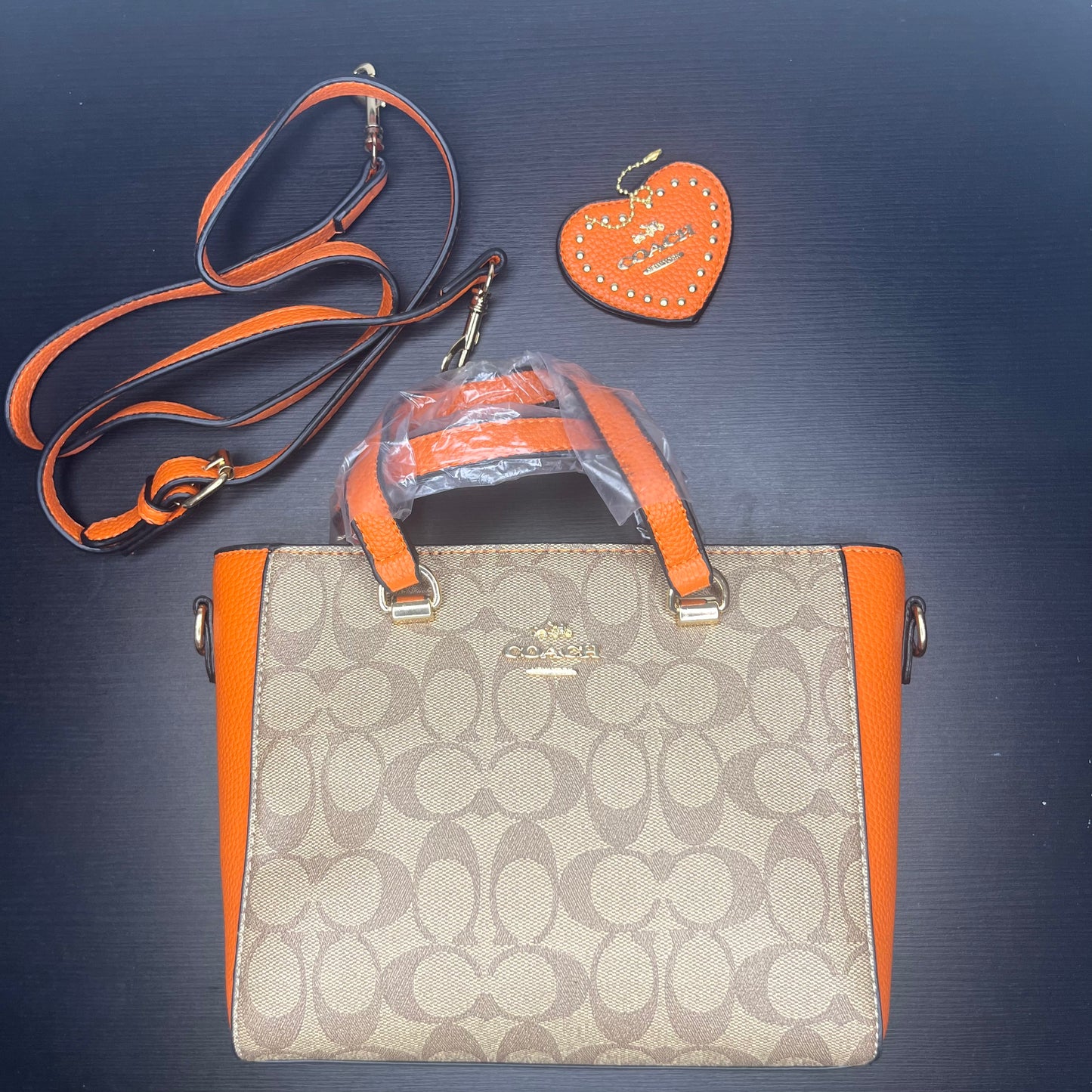 شنطة يد حجم وسط بلون برتقالي Medium orange shoulder bag