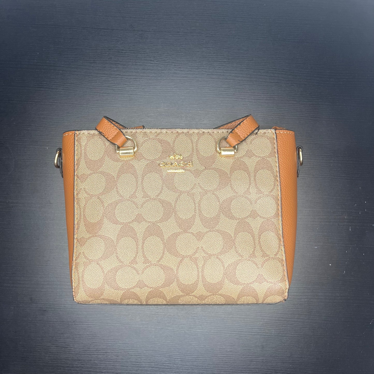 CC شنطة متوسطة بلون بني بنمط Medium CC patterned brown bag