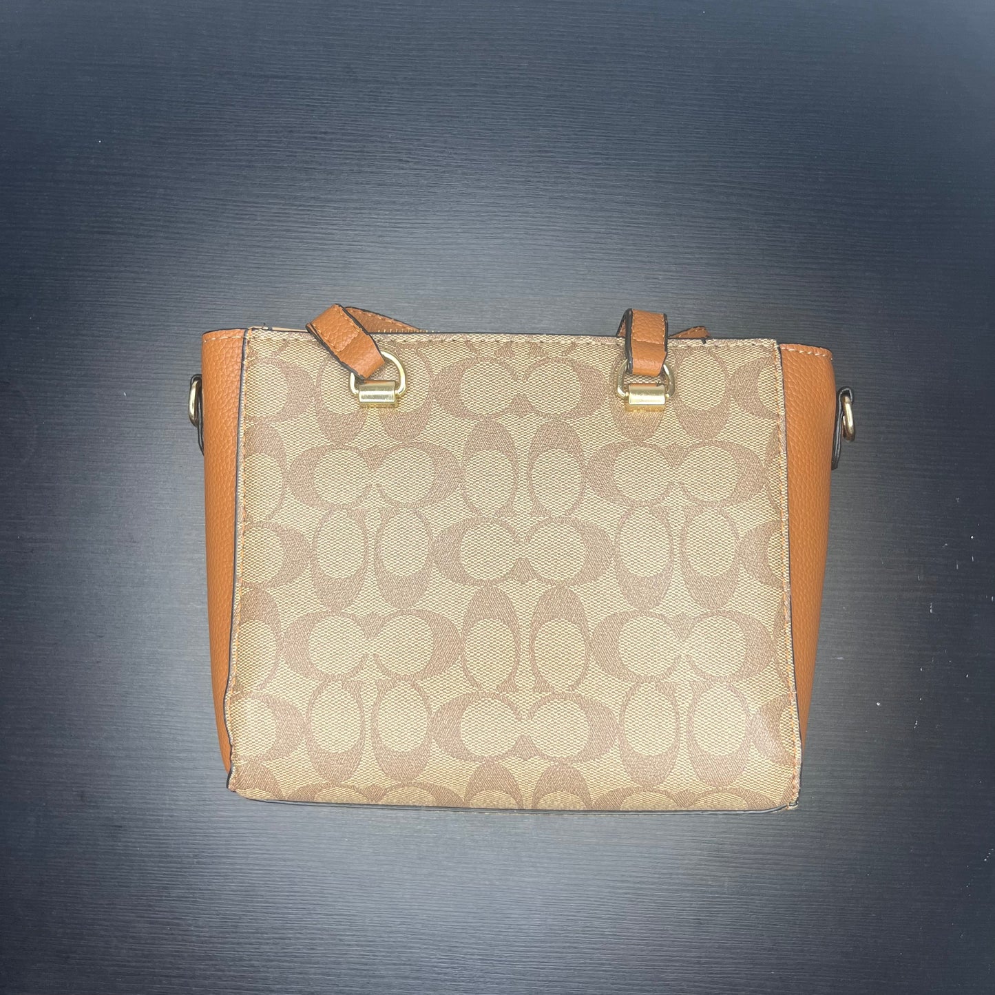 CC شنطة متوسطة بلون بني بنمط Medium CC patterned brown bag