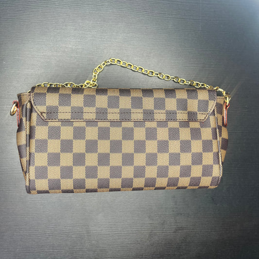 شنطة حجم وسط بنمط مربعات Medium patterned brown bag