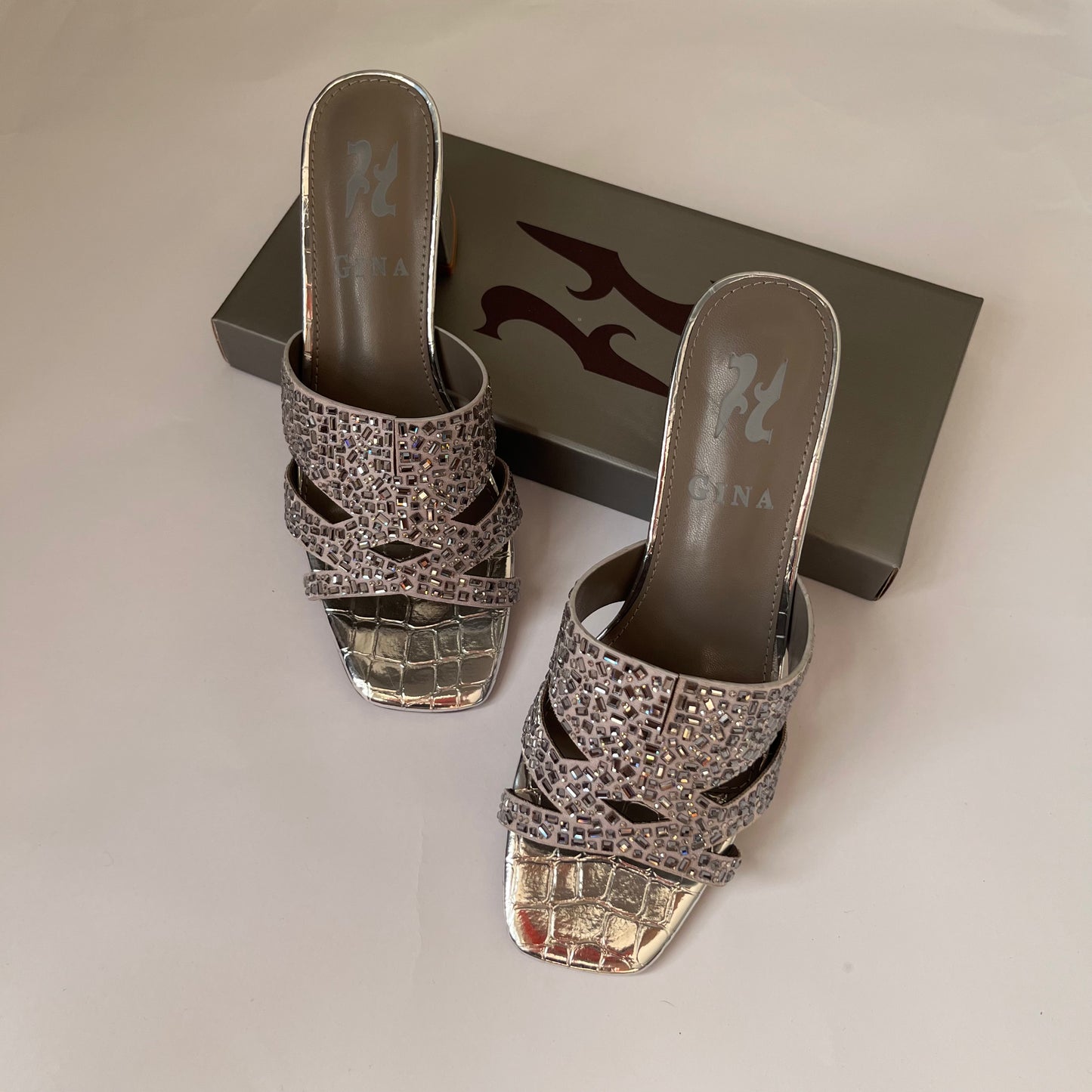 حذاء نسائي صندل بمقدمة مربعة وكعب عريض فضي Silver square toe sandal block heel