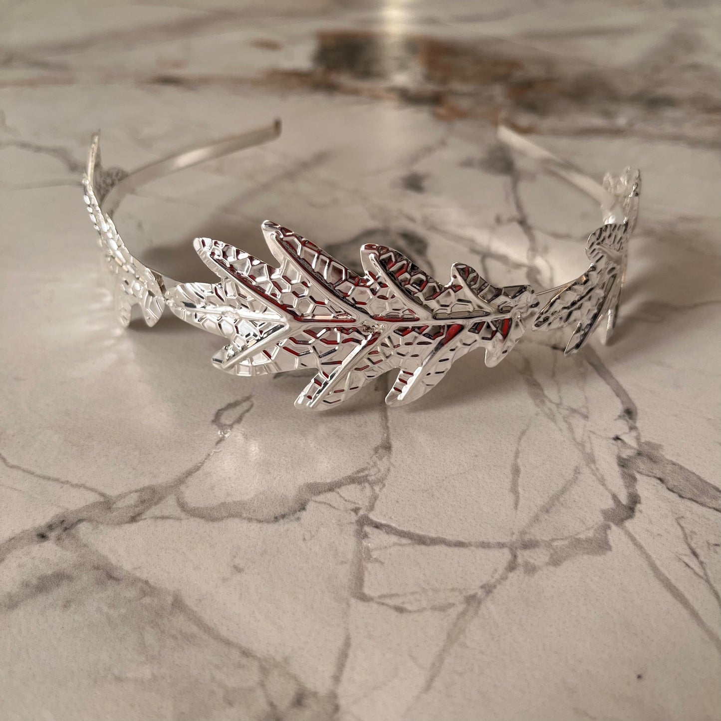 تاج أنيق فضي أوراق كبيرة chic large silver leafs headband