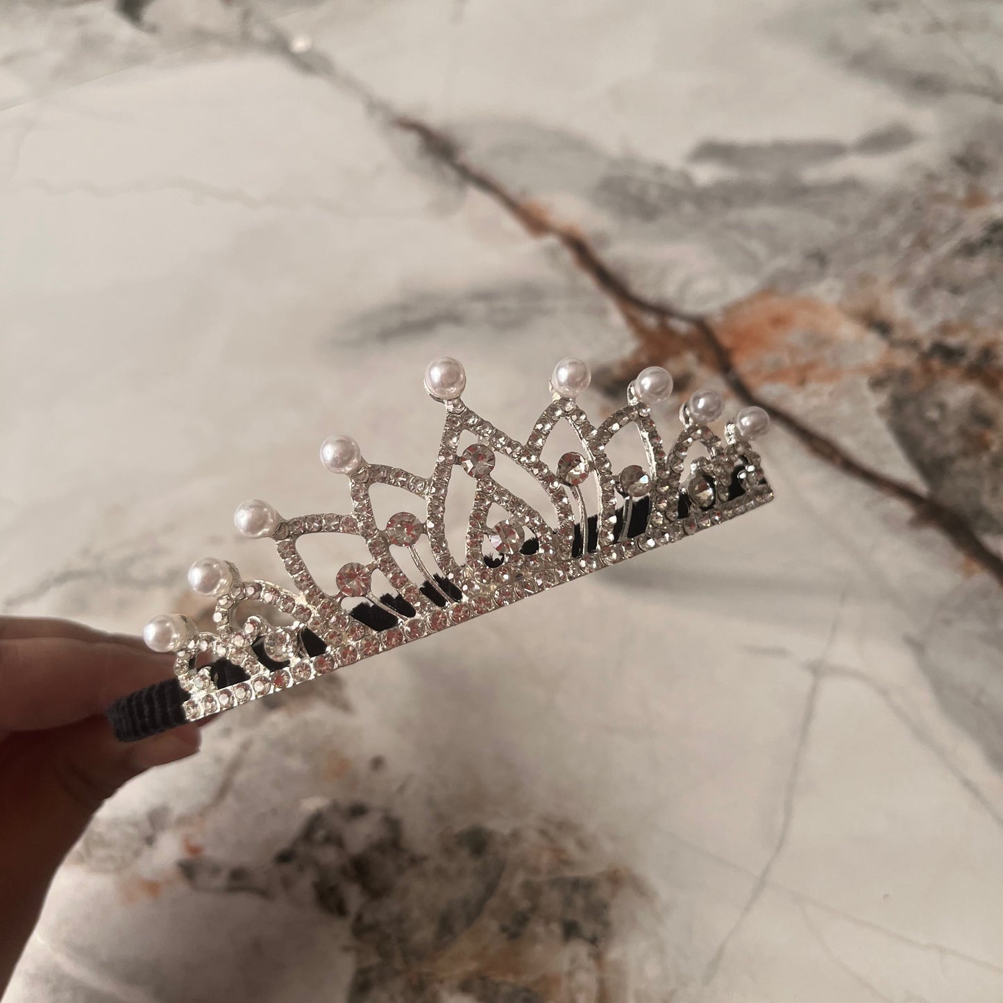 تاج أنيق مزين بفصوص ولولو Chic pearl girls crown