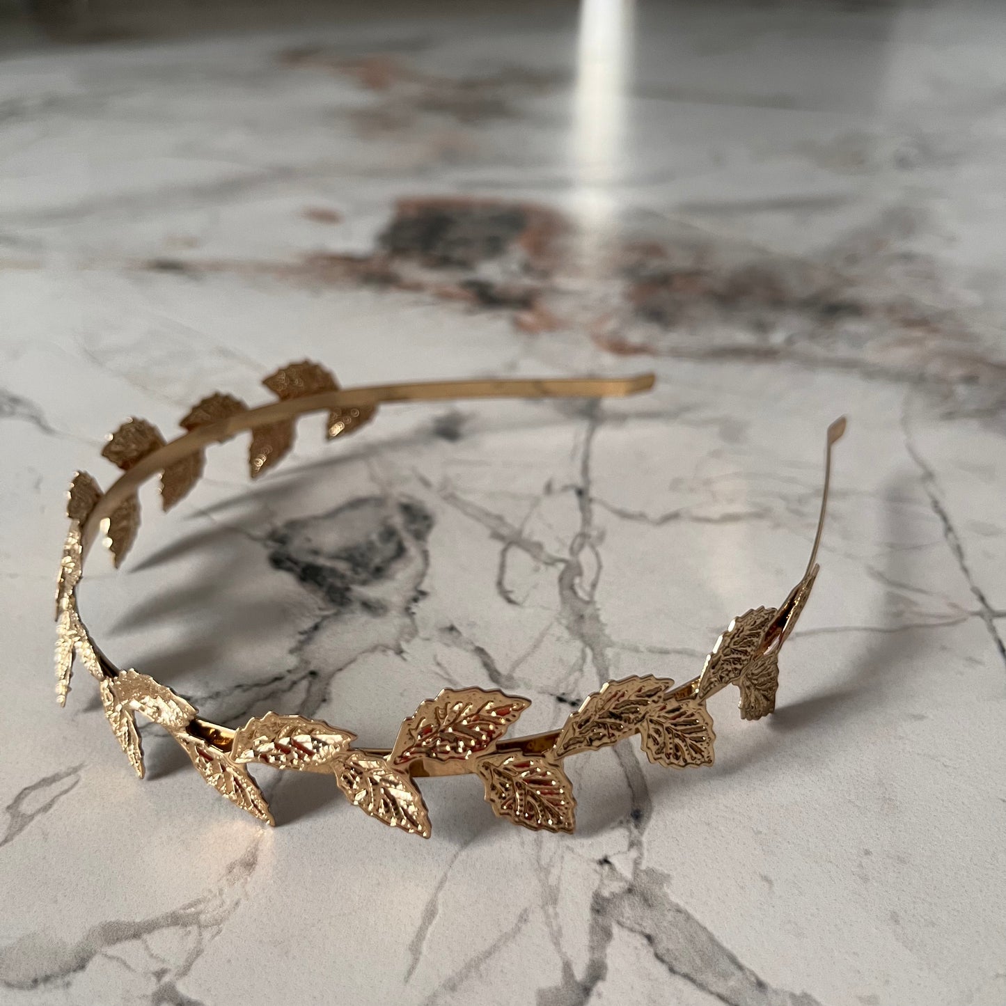 تاج أنيق ذهبي أوراق صغيرة Elegant small gold leafs headband