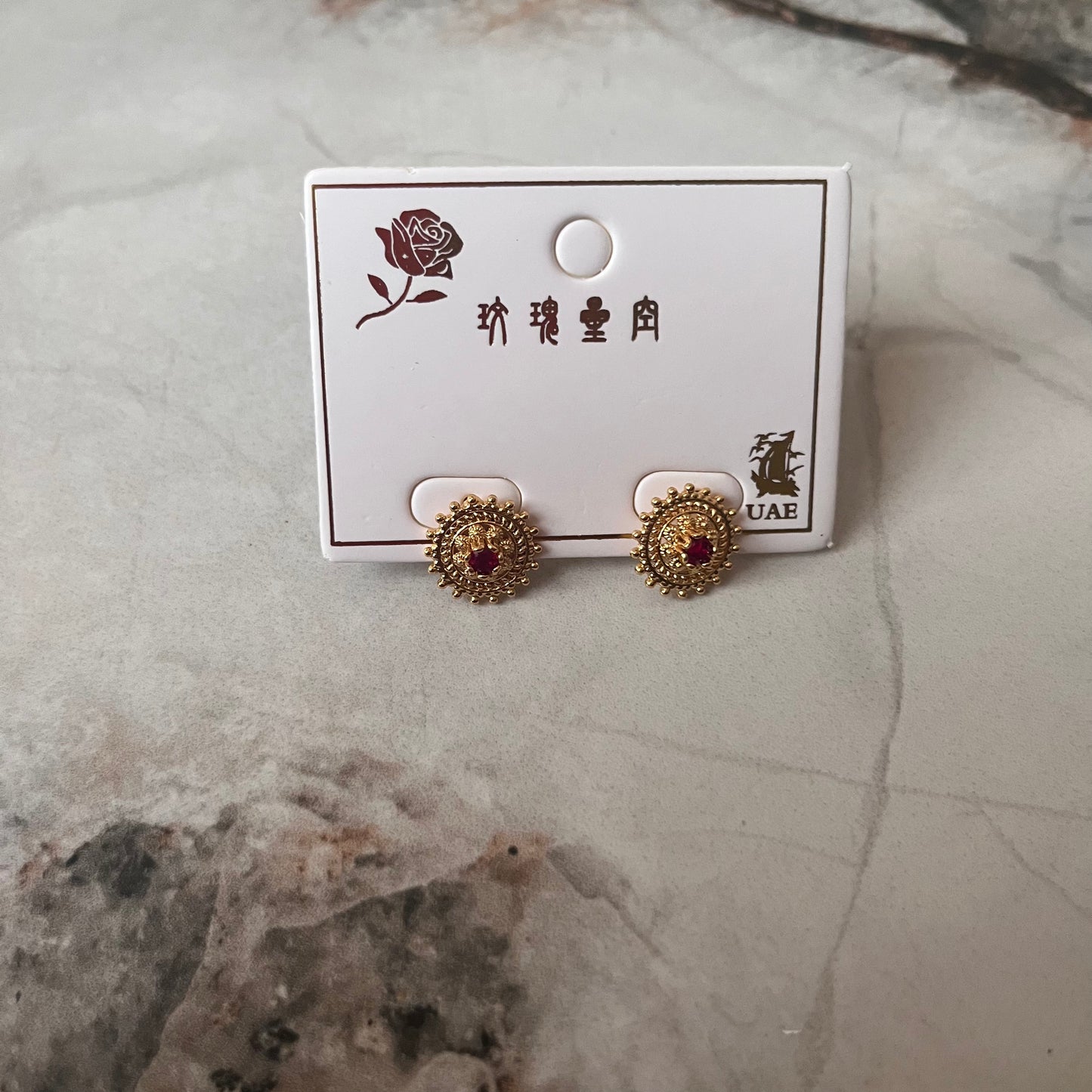 Elegant women's earrings, 1 pc زوج أقراط نسائية أنيقة صغيرة ذهبية قطعة واحدة red small