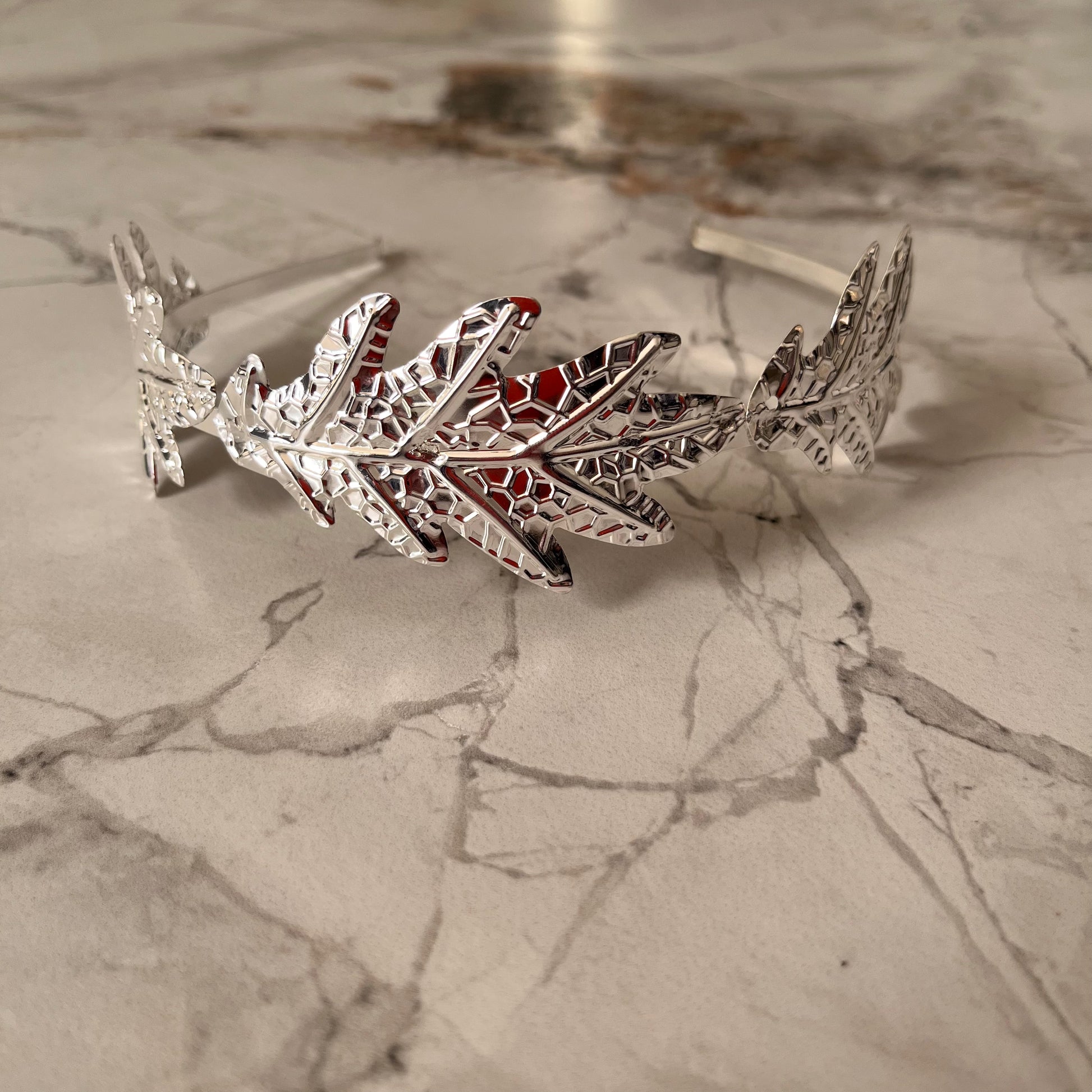 تاج أنيق فضي أوراق كبيرة chic large silver leafs headband