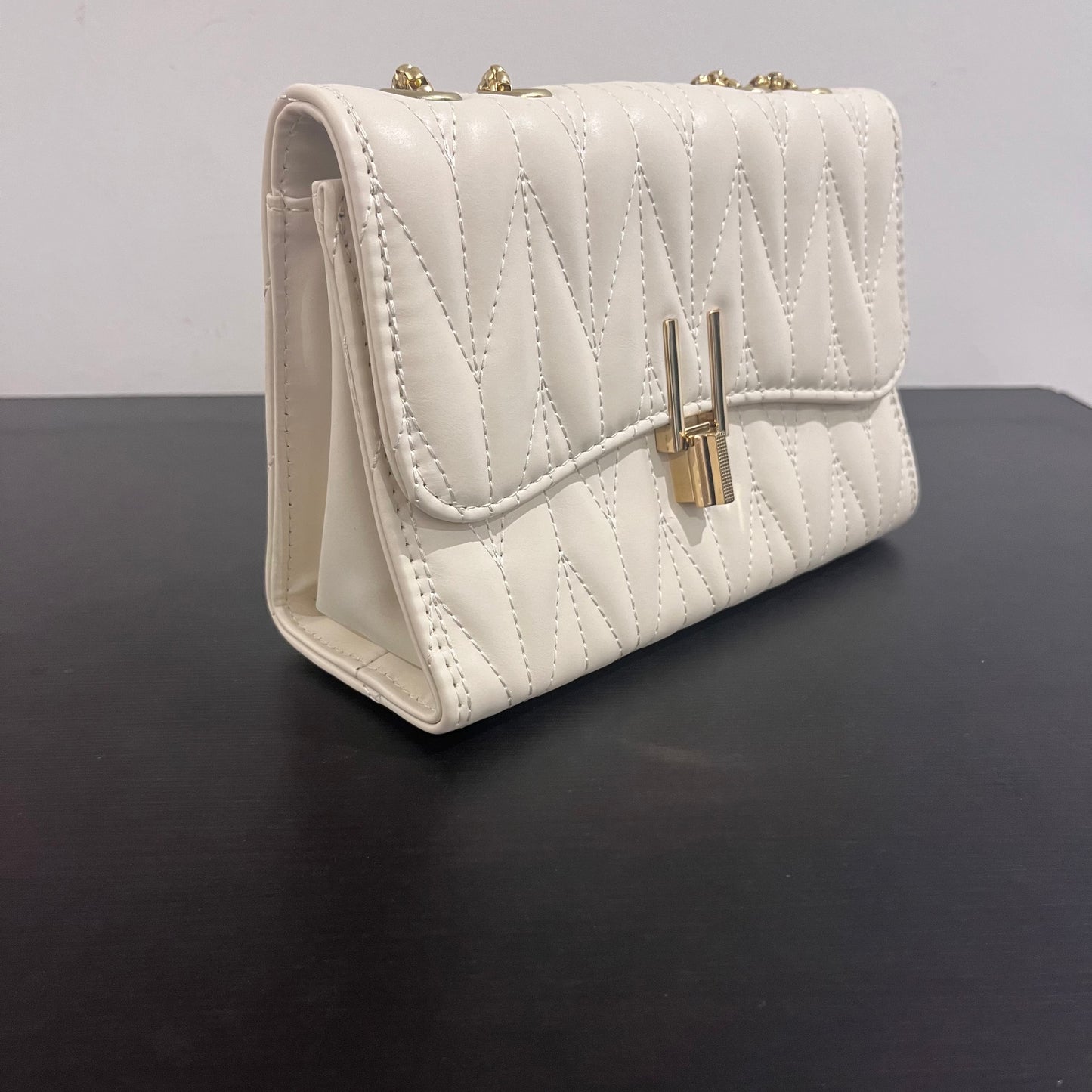 حقيبة كتف صغيرة بيضاء مبطنة Quilted White Leather Cross Body Small Shoulder Bag