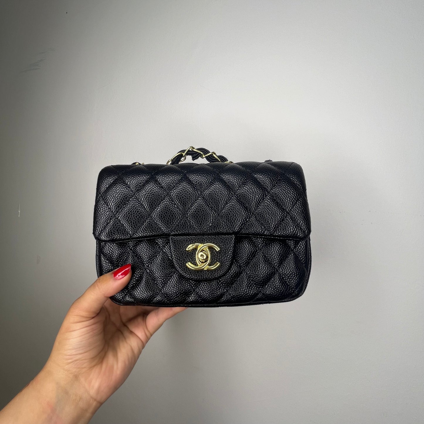 شنطة حجم صغير لون أسود Small black bag