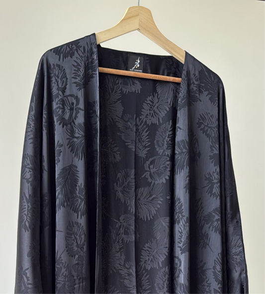 تفصيل عباية يومية حرير جاكارد بنمط مشجر ، لون أسود ، Daily Silk Jacquard black zebra pattern abaya (Pre Order)