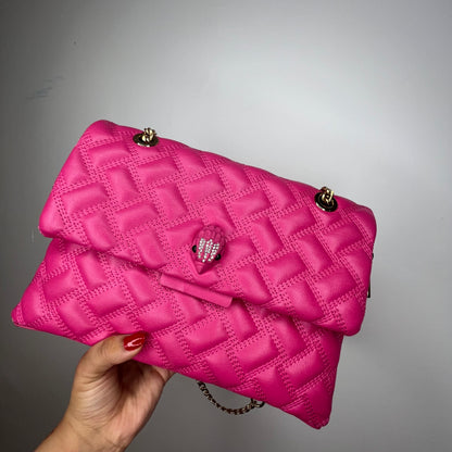 حقيبة يد وردي فوشيا مبطنة مزينة بشعار QUILTED EMBELLISHED EMBLEM FUCHSIA PINK COLOR HAND BAG