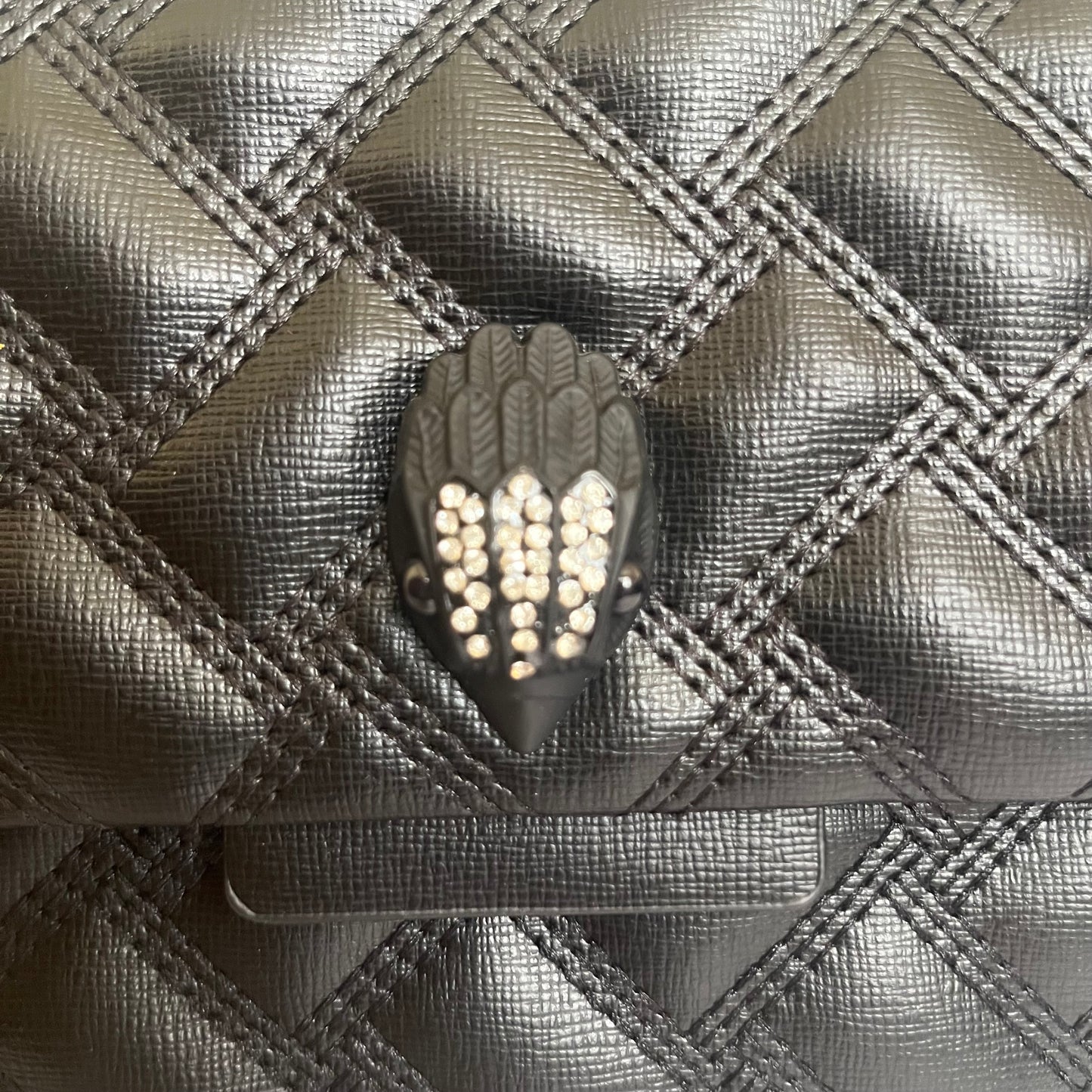 حقيبة يد سوداء مبطنة مزينة بشعار QUILTED EMBELLISHED EMBLEM BLACK HAND BAG