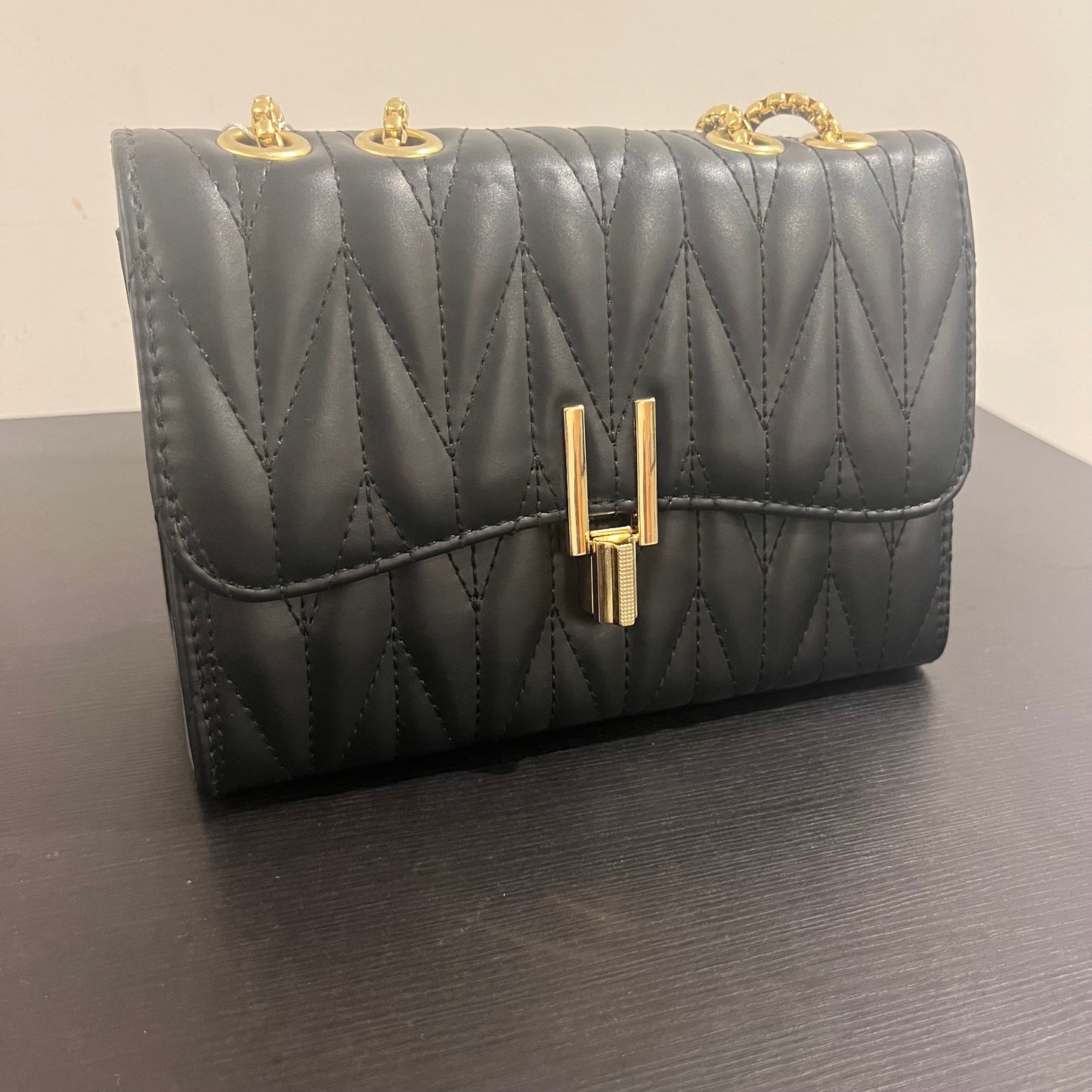 حقيبة كتف صغيرة سوداء مبطنة Quilted Black Leather Cross Body Small Shoulder Bag