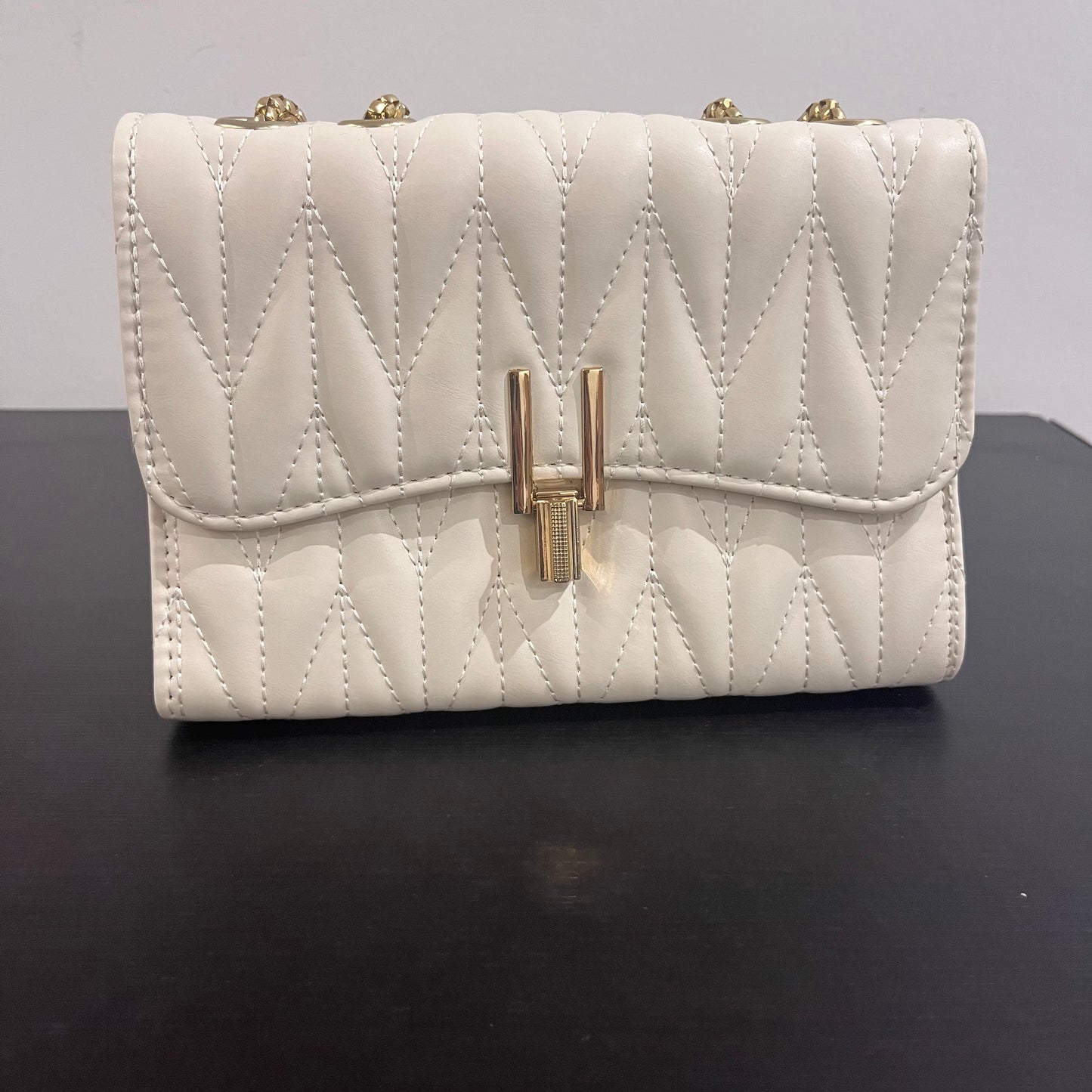 حقيبة كتف صغيرة بيضاء مبطنة Quilted White Leather Cross Body Small Shoulder Bag