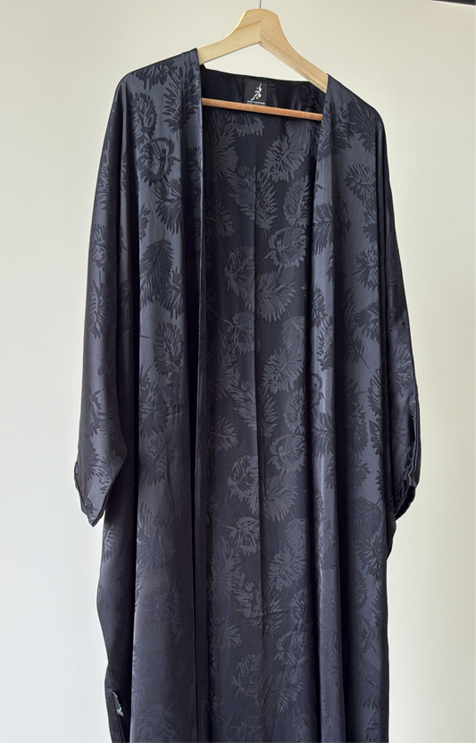 تفصيل عباية يومية حرير جاكارد بنمط مشجر ، لون أسود ، Daily Silk Jacquard black zebra pattern abaya (Pre Order)