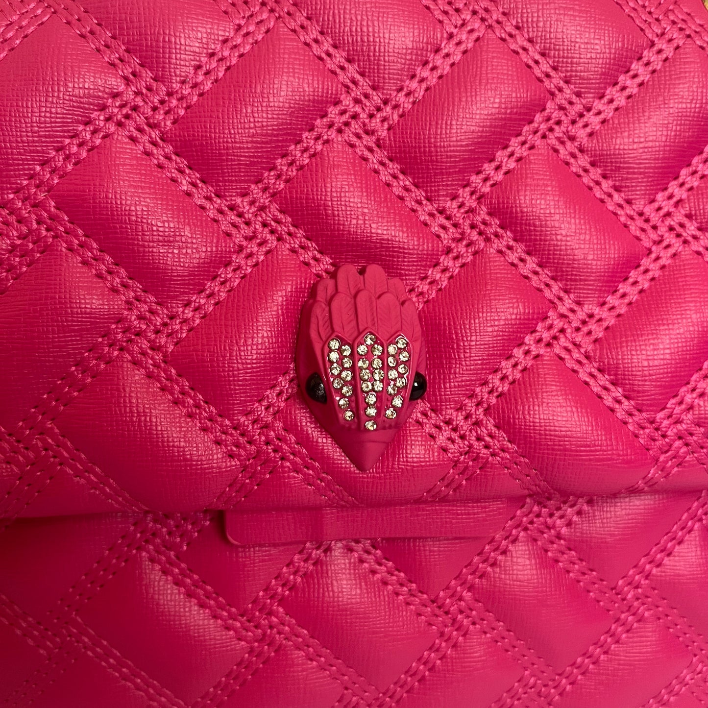 حقيبة يد وردي فوشيا مبطنة مزينة بشعار QUILTED EMBELLISHED EMBLEM FUCHSIA PINK COLOR HAND BAG