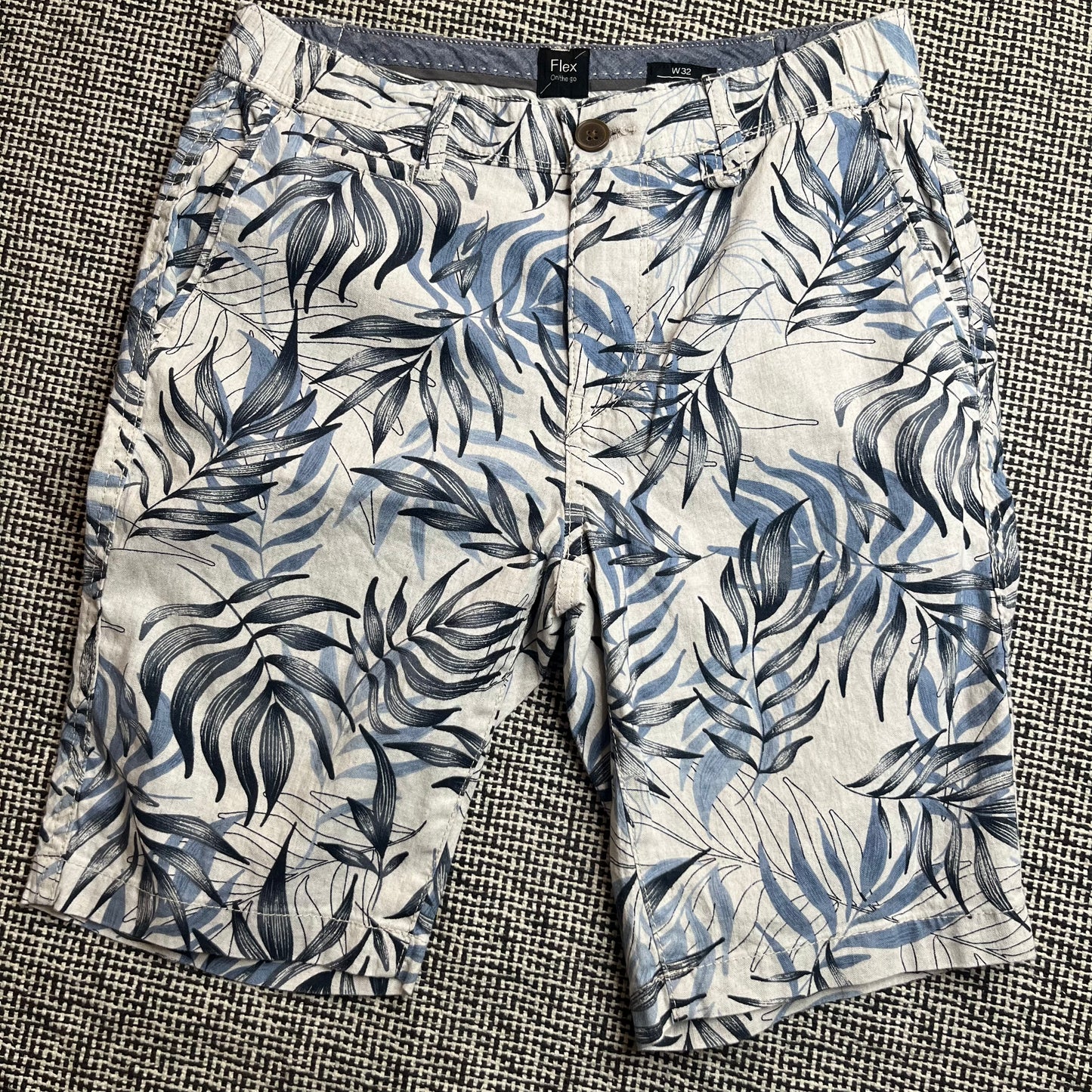 شورت جينز رجالي بنمط أوراق بقصة ضيقة Men's leaf print Denim shorts Slim Fit