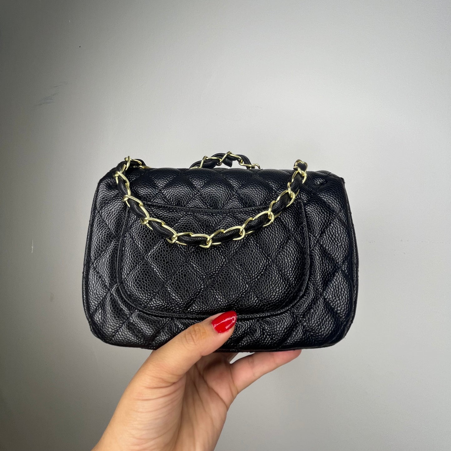 شنطة حجم صغير لون أسود Small black bag