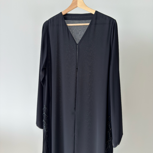 عباية شيفون وخرز بكسرات جانبية BLACK CHIFFON & BEADS WITH SIDE PLEATS ABAYA