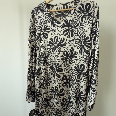 Beaded satin , floral patterned maxi dress , Jalabiya  جلابية حرير  بنمط مشجر مزينة بفصوص بربطات جانبية