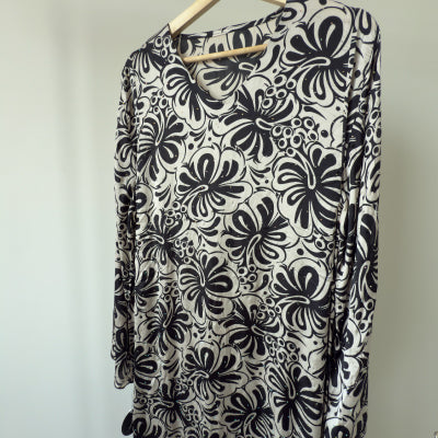 Beaded satin , floral patterned maxi dress , Jalabiya  جلابية حرير  بنمط مشجر مزينة بفصوص بربطات جانبية