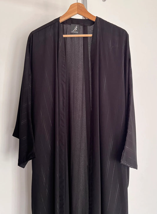 تفصيل عباية عملية يومية كريب ياباني أسود مخطط Striped Black Creap Everyday Abaya (Pre Order)