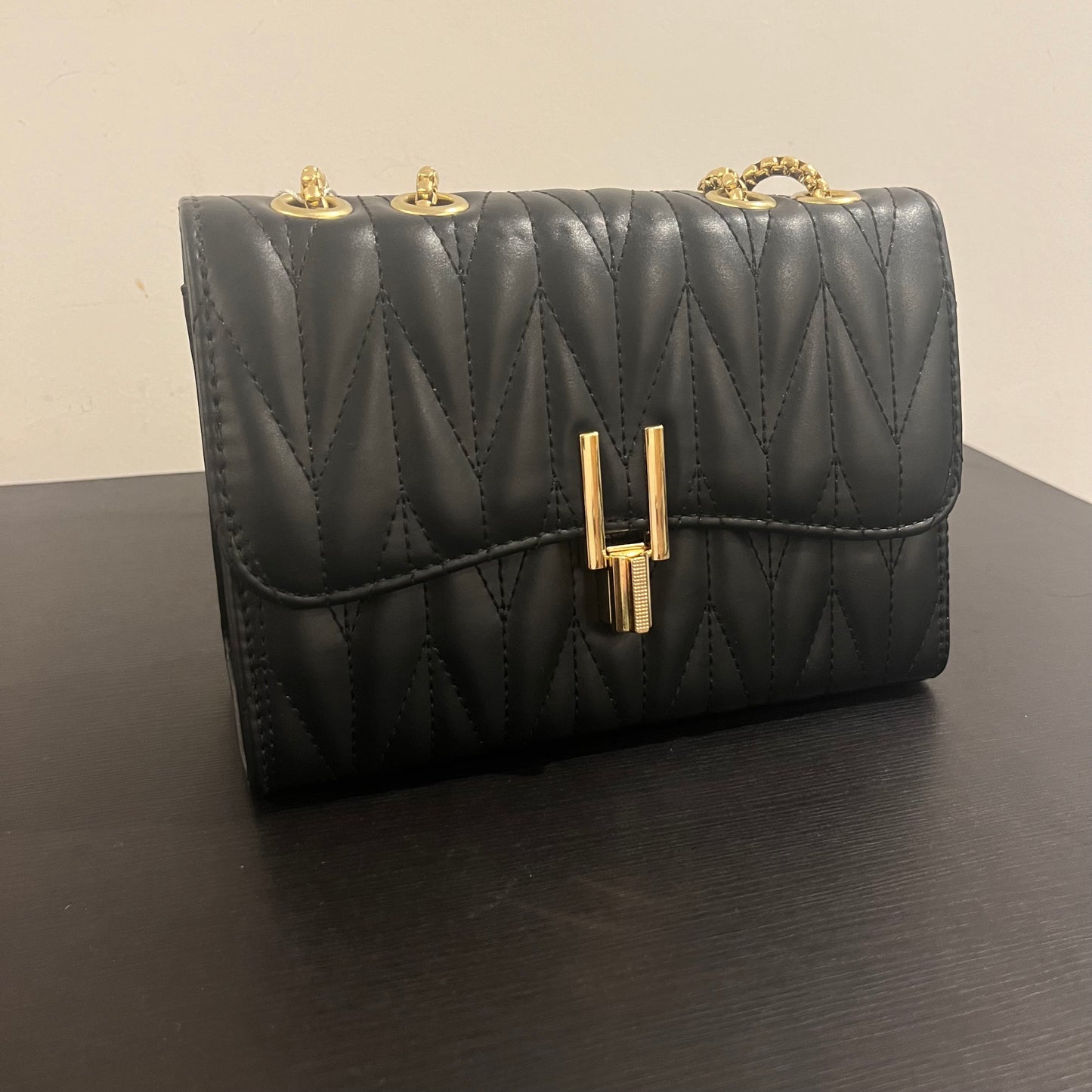 حقيبة كتف صغيرة سوداء مبطنة Quilted Black Leather Cross Body Small Shoulder Bag