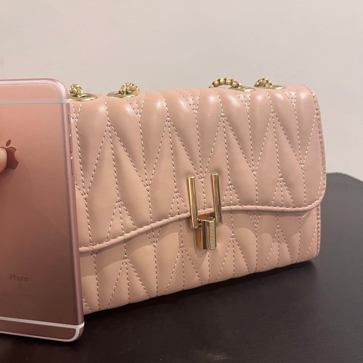 حقيبة كتف صغيرة وردية مبطنة Quilted Blush Leather Cross Body Small Shoulder Bag