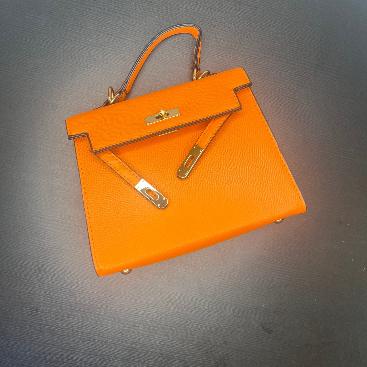 شنطة بلون برتقالي Midum orange shoulder bag