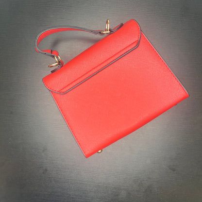 شنطة بلون أحمر قرمزي متوسطة Midum carmine red shoulder bag