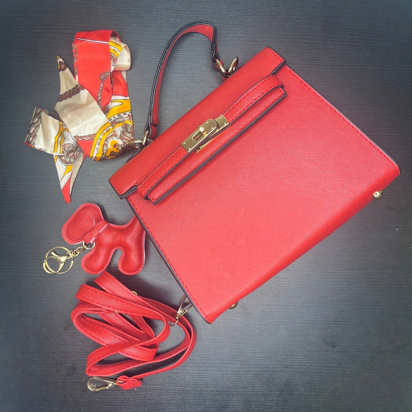 شنطة بلون أحمر قرمزي متوسطة Midum carmine red shoulder bag